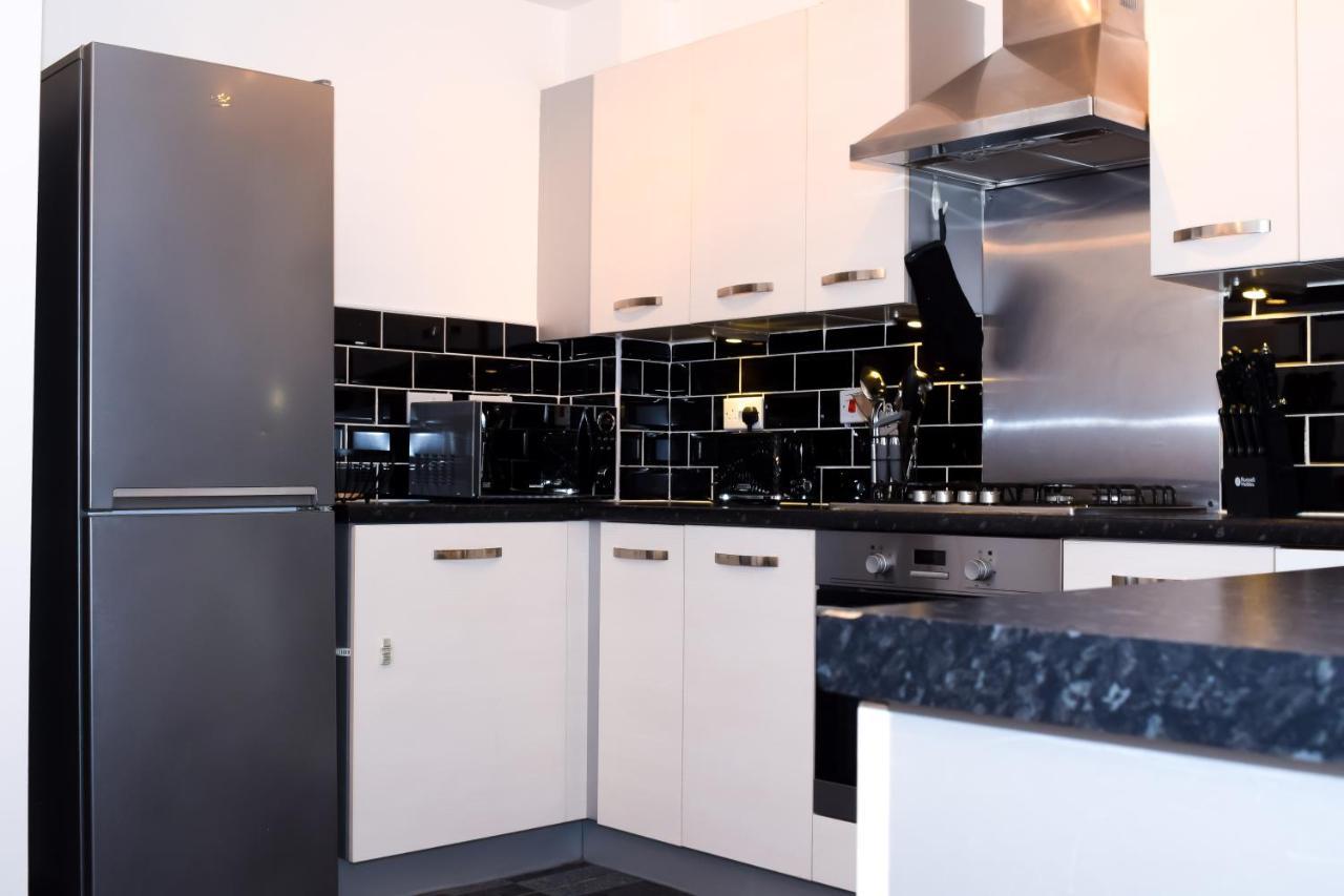 Modern 3 Bed House Apartment Вулвергемптон Екстериор снимка